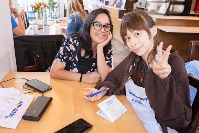 Keilani con su profesora